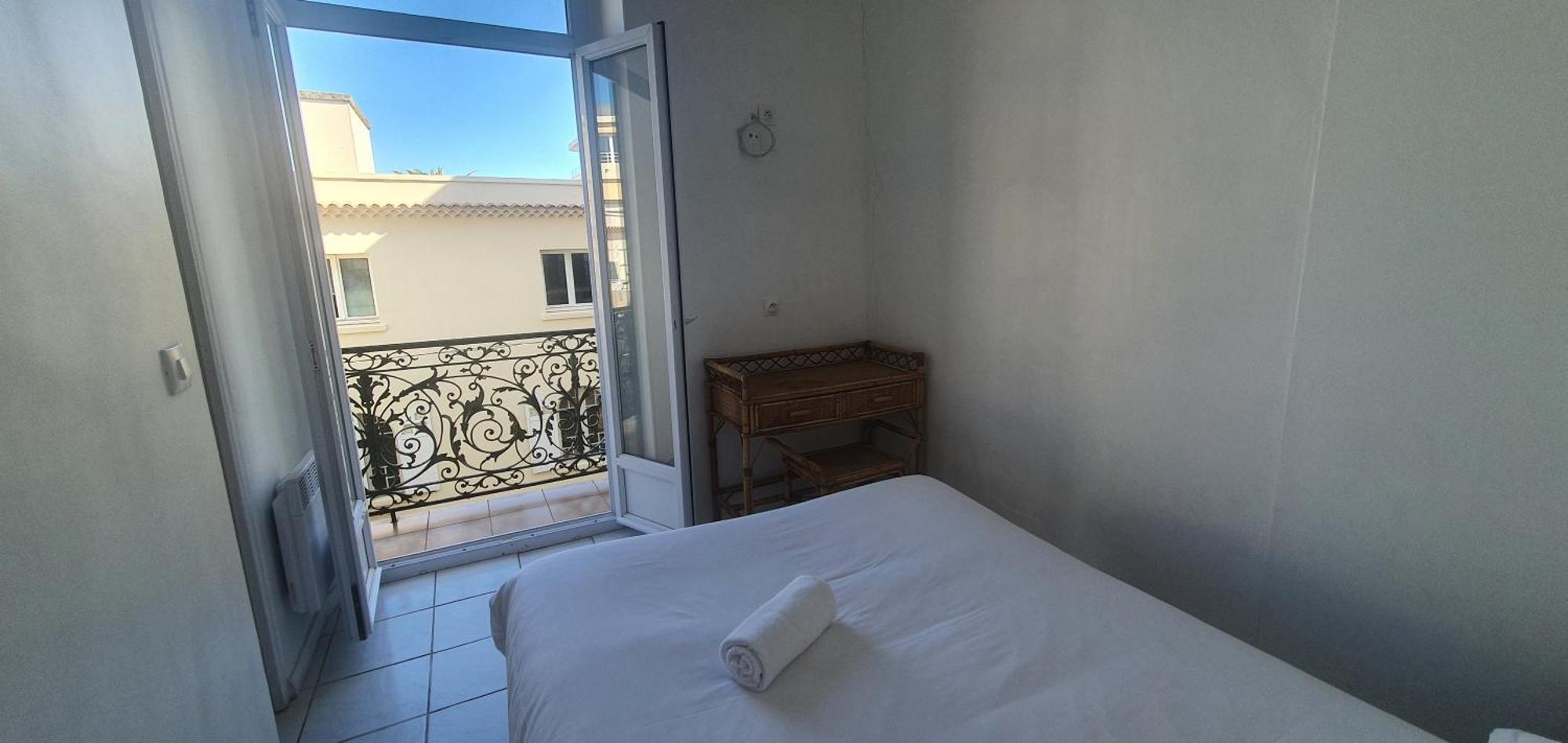 Hotel L'Oustaou Le Lavandou Esterno foto