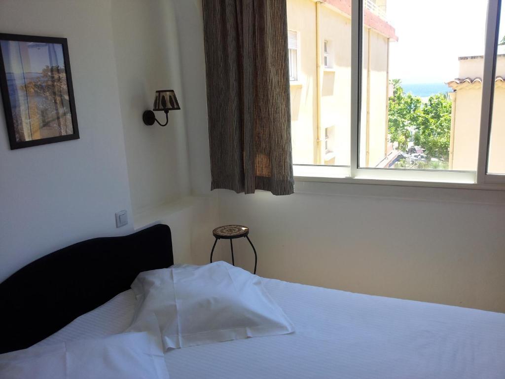 Hotel L'Oustaou Le Lavandou Esterno foto