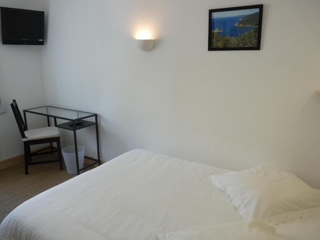 Hotel L'Oustaou Le Lavandou Esterno foto