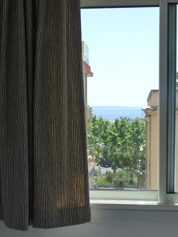 Hotel L'Oustaou Le Lavandou Camera foto