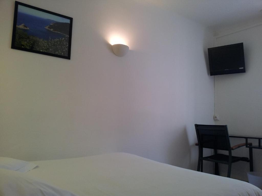 Hotel L'Oustaou Le Lavandou Camera foto