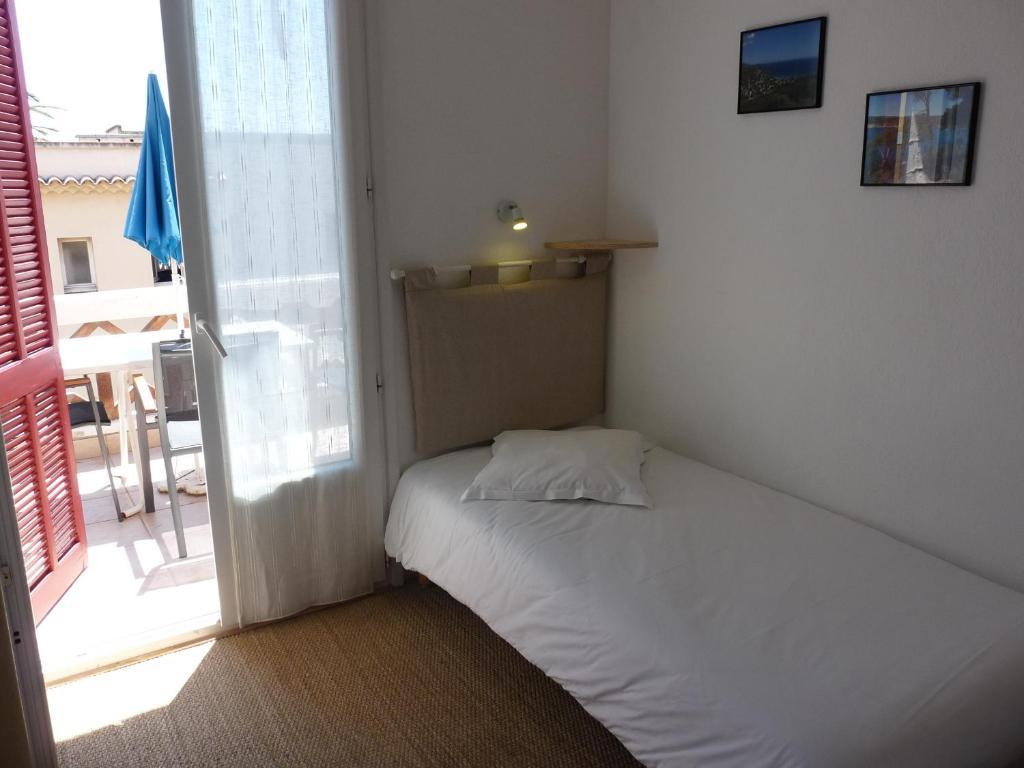 Hotel L'Oustaou Le Lavandou Camera foto